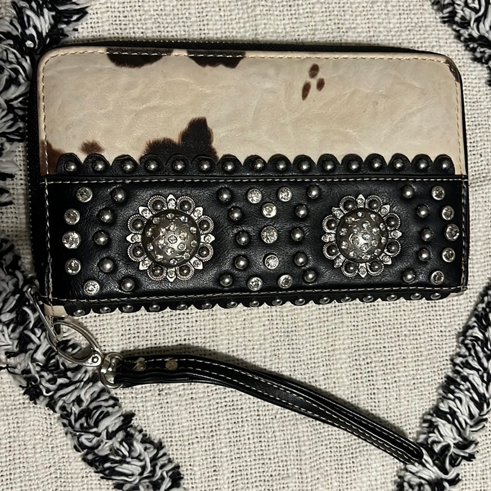 Montana West wallet flaw as shown in last pic